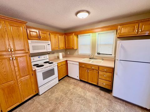 Photo of 406 Hollywood Drive, Rossville, GA 30741 (MLS # 1525314)