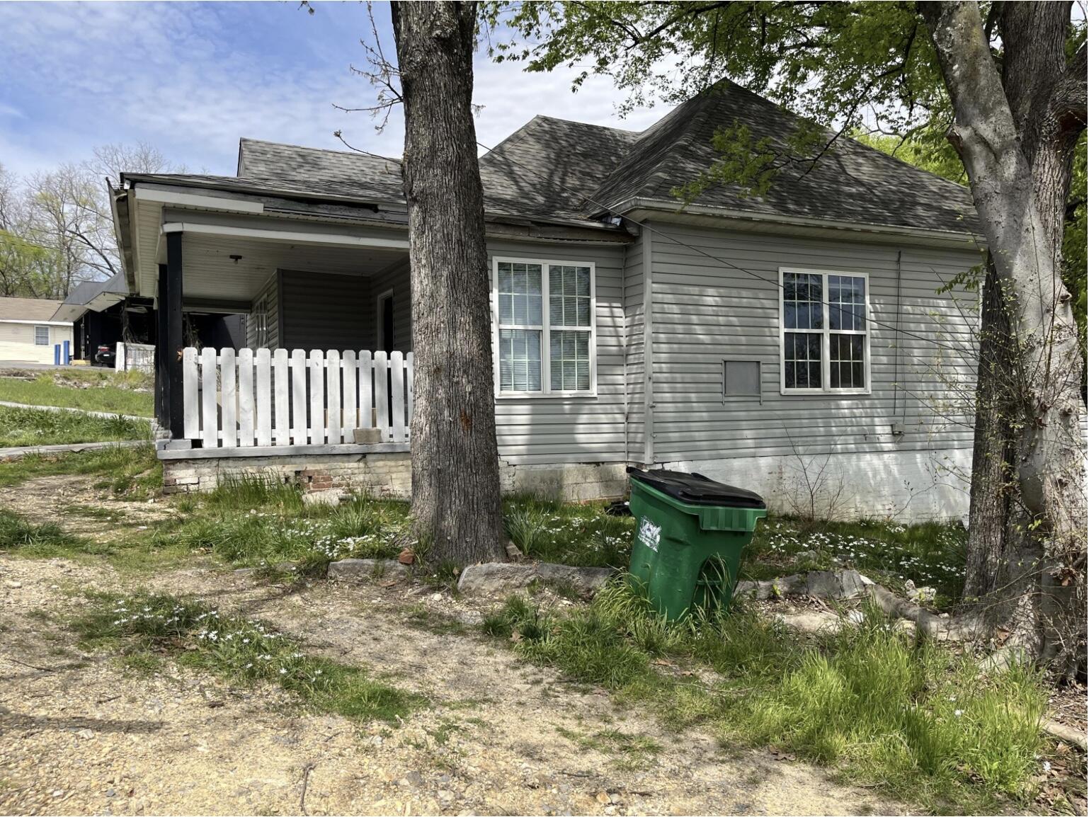 910 Lafayette Road