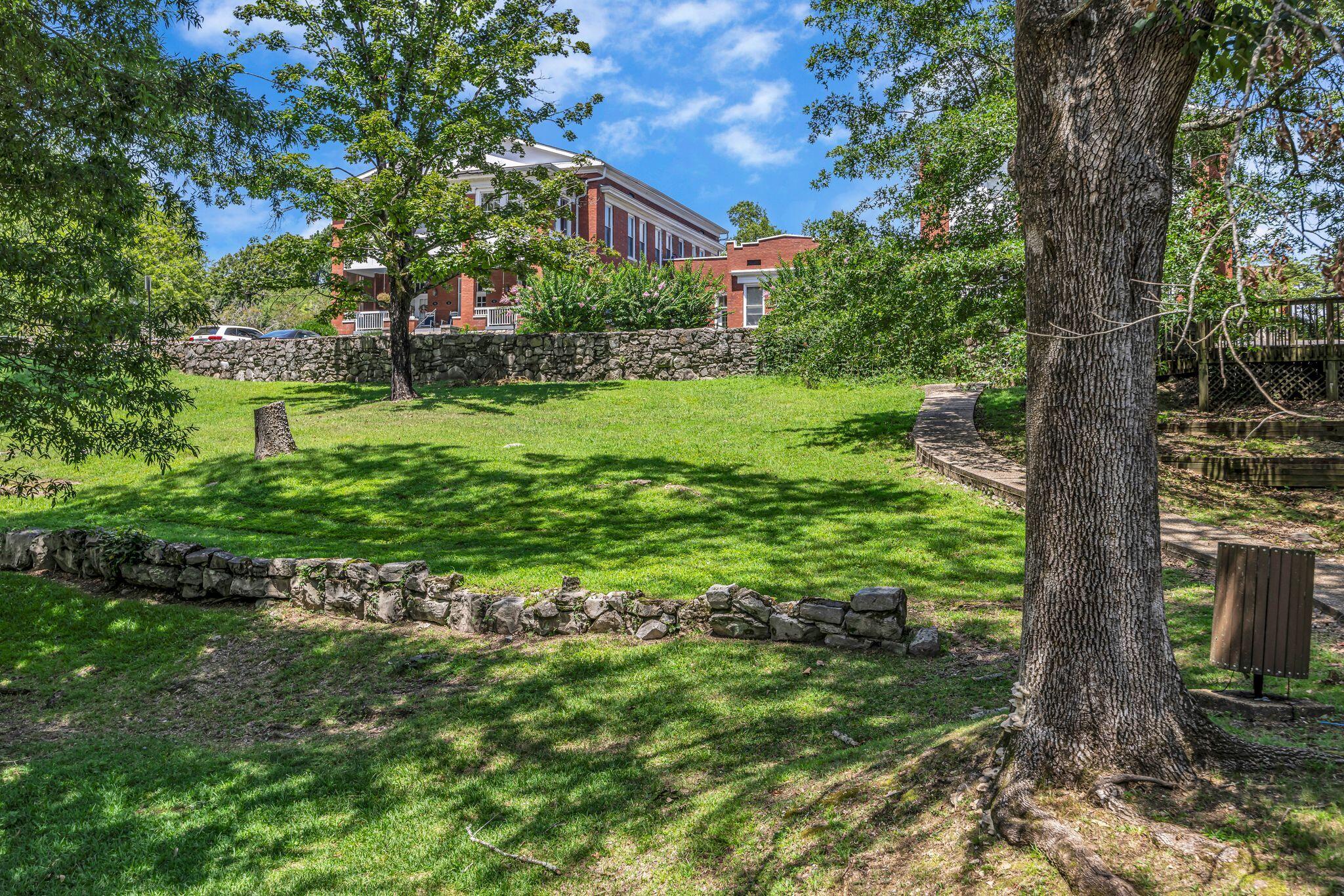 16 Euclid Avenue Ste M11