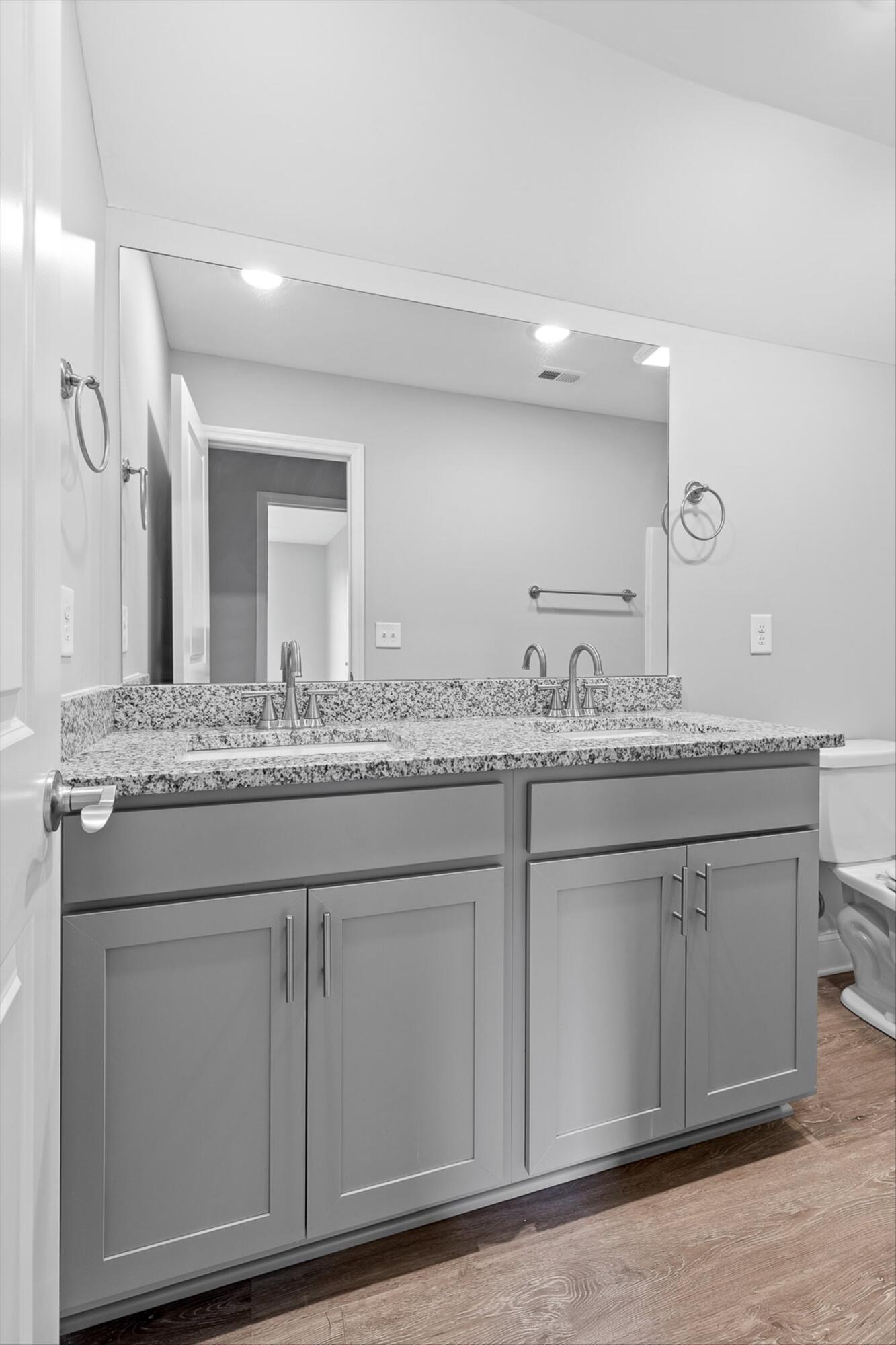 Chattanooga, Tennessee 37411, United States, 4 Bedrooms Bedrooms, ,3 BathroomsBathrooms,Residential,Active,208091