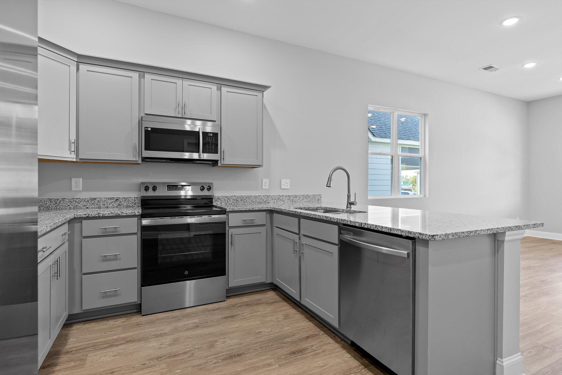 Chattanooga, Tennessee 37411, United States, 4 Bedrooms Bedrooms, ,3 BathroomsBathrooms,Residential,Active,208091