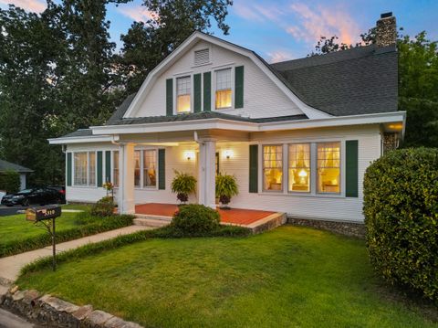 Photo of 3310 Alta Vista Drive, Chattanooga, TN 37411 (MLS # 1525880)