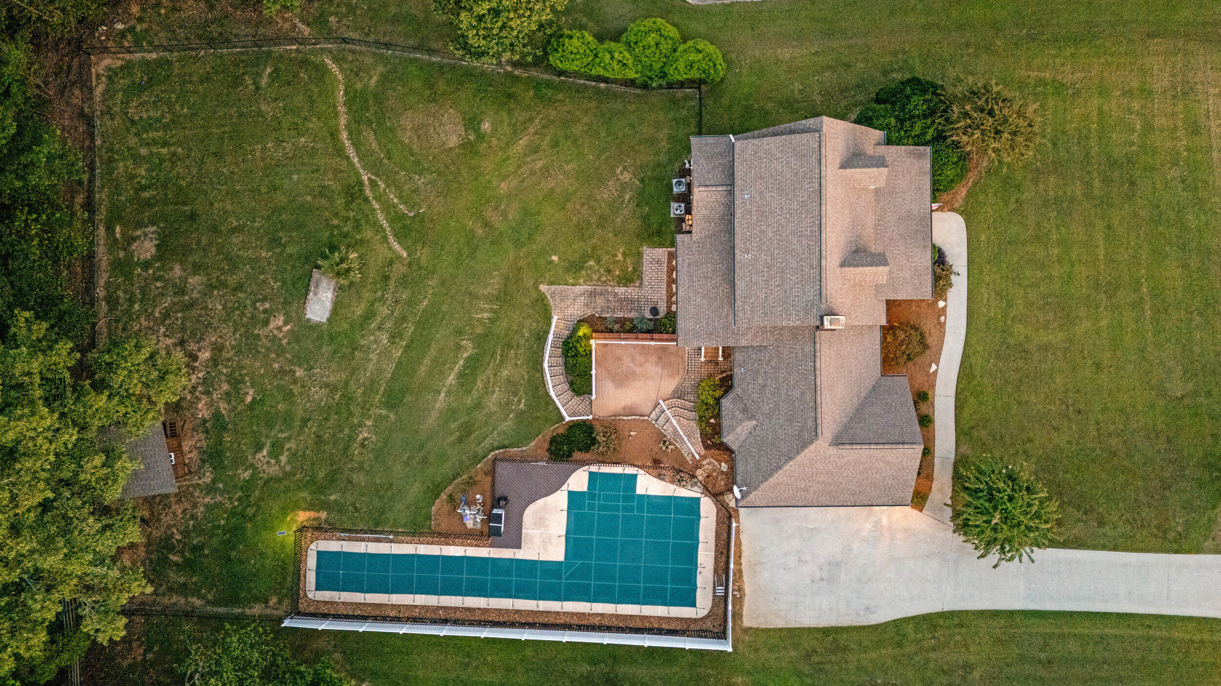 3046 Hawthorne Street