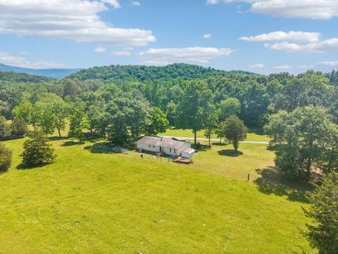 Homes For Sale - 196 Cutting Edge Lane<br/> Dunlap, TN 37327