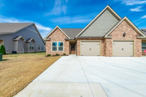 Homes For Sale - 137 Sunset Cove Drive<br/> Rossville, GA 30741