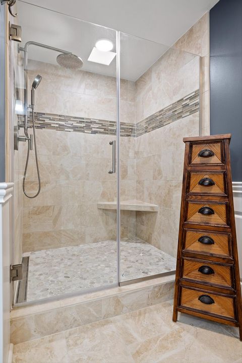 Tiny photo for 200 Manufacturers Road, Chattanooga, TN 37405 (MLS # 1528442)