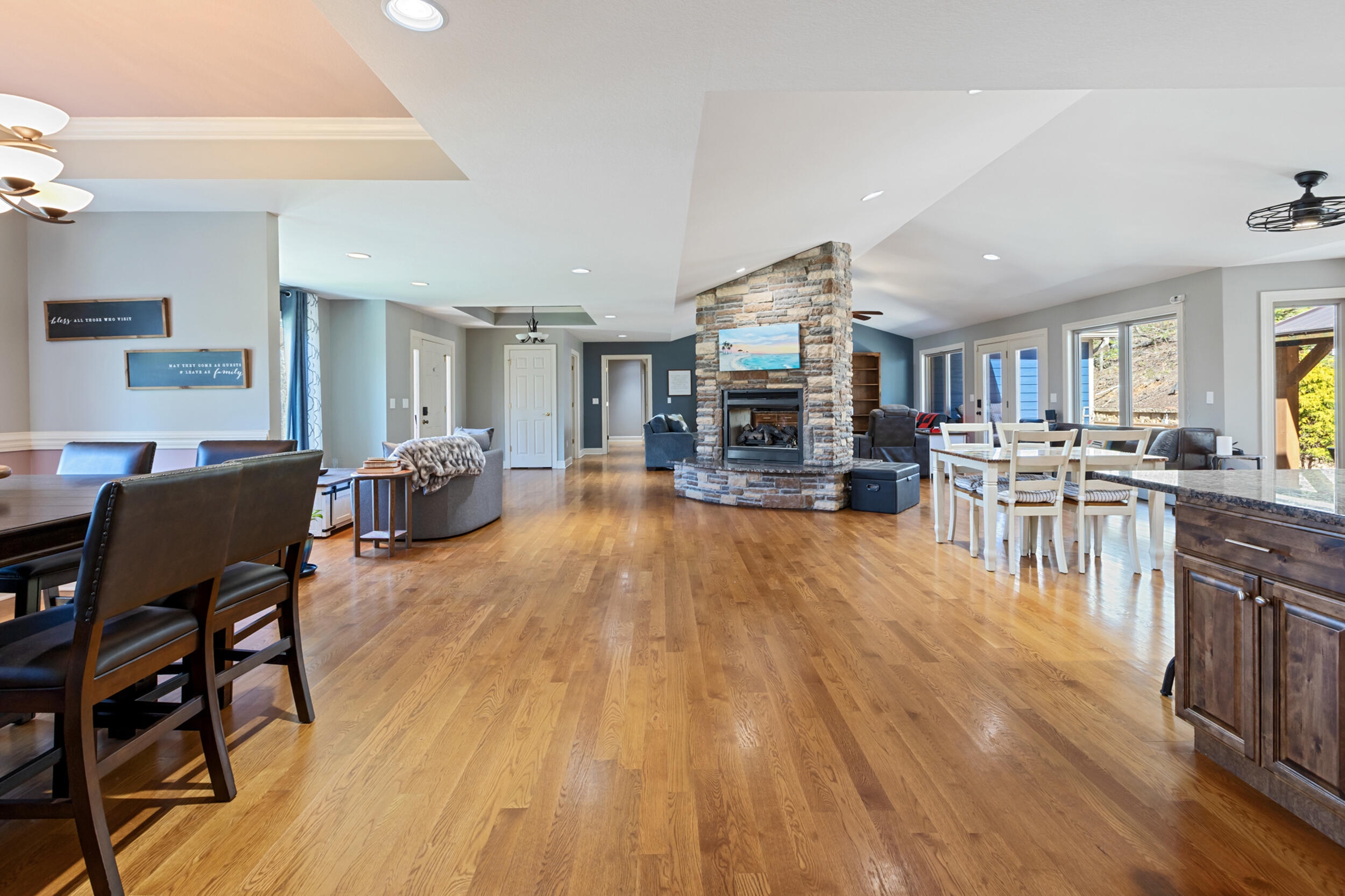 3502 Windsor Circle NE