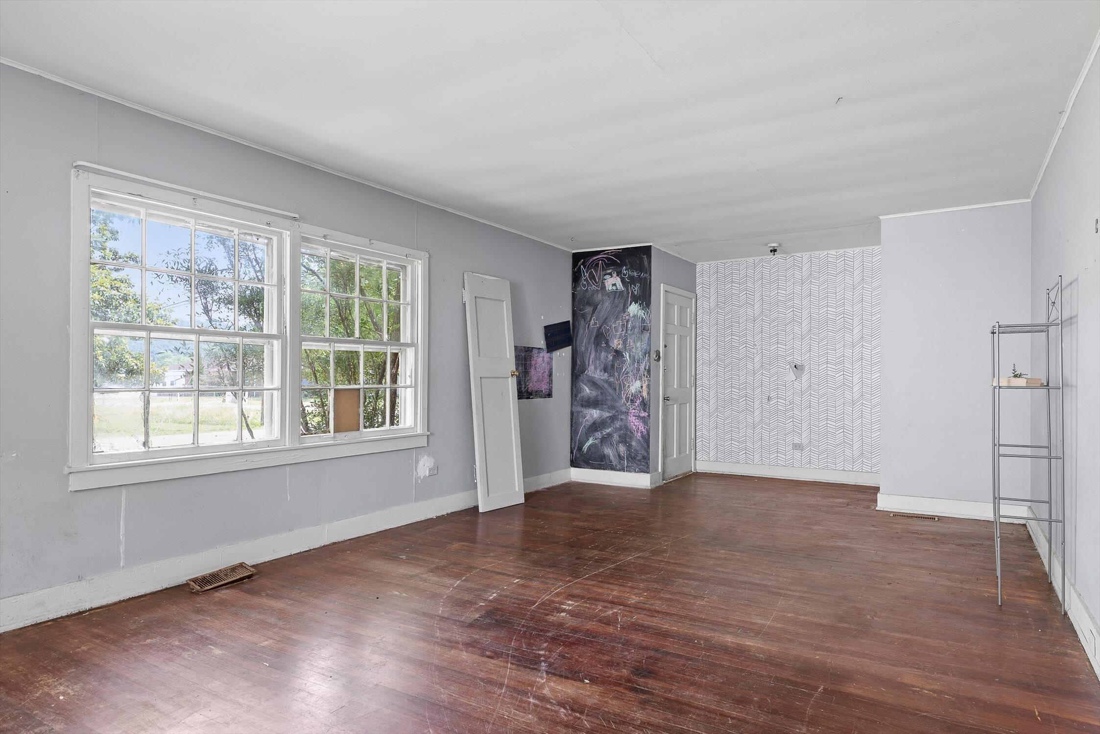 Spring City, Tennessee 37381, United States, 2 Bedrooms Bedrooms, ,1 BathroomBathrooms,Residential,Contingent,145519