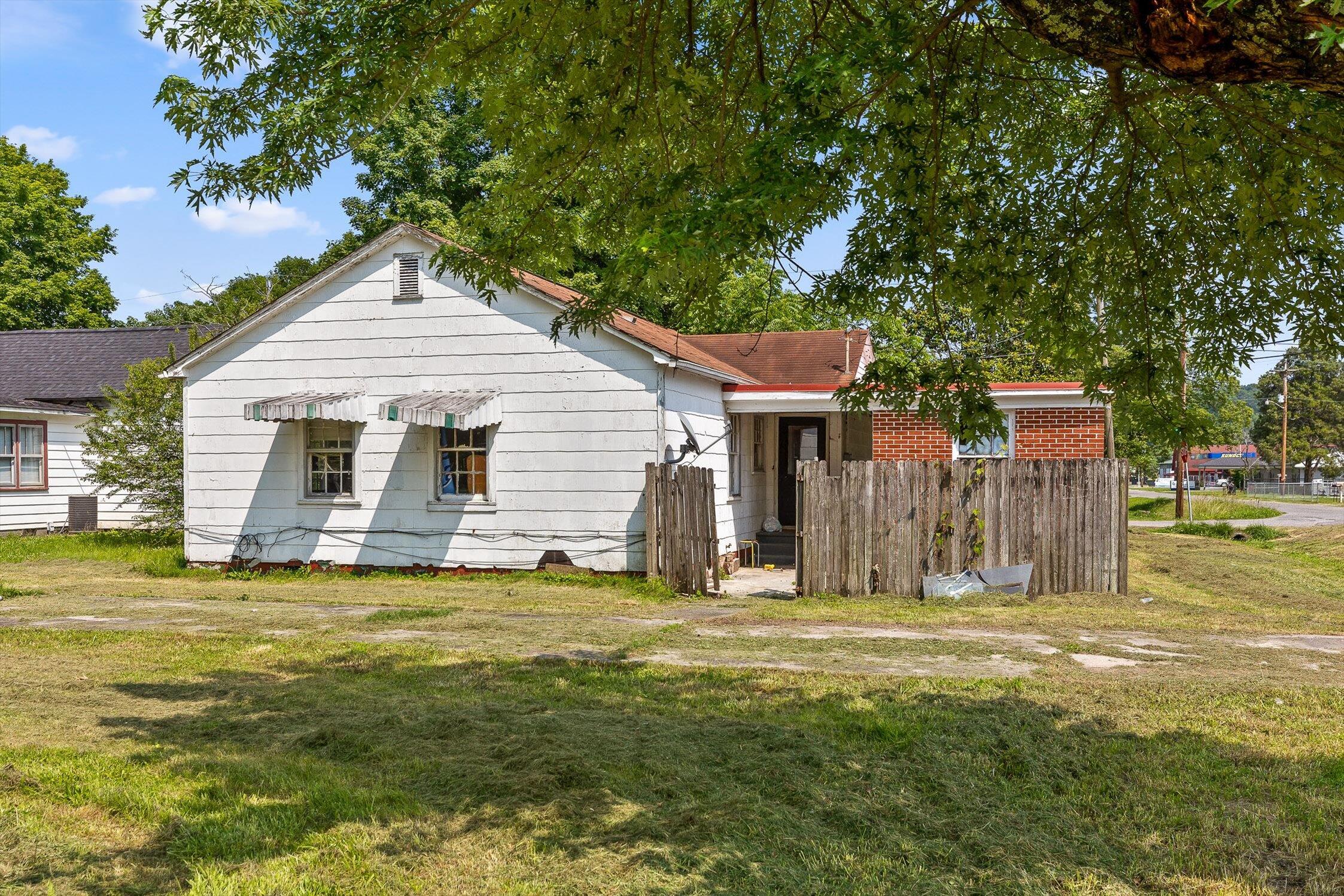 Spring City, Tennessee 37381, United States, 2 Bedrooms Bedrooms, ,1 BathroomBathrooms,Residential,Contingent,145519