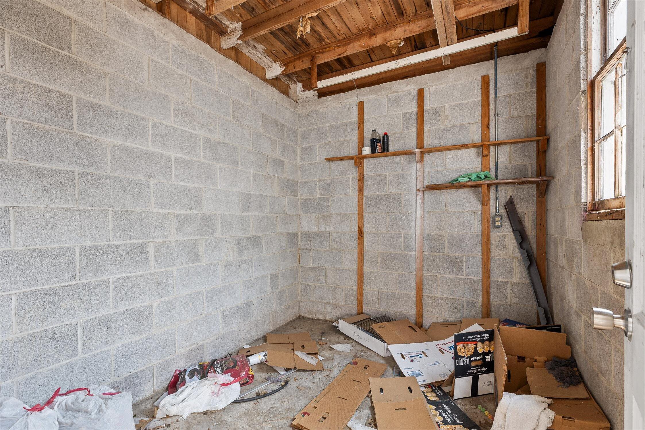 Spring City, Tennessee 37381, United States, 2 Bedrooms Bedrooms, ,1 BathroomBathrooms,Residential,Contingent,145519