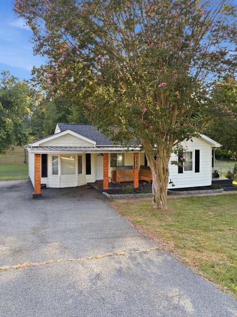Homes For Sale - 3610 Parham Drive<br/> Chattanooga, TN 37412