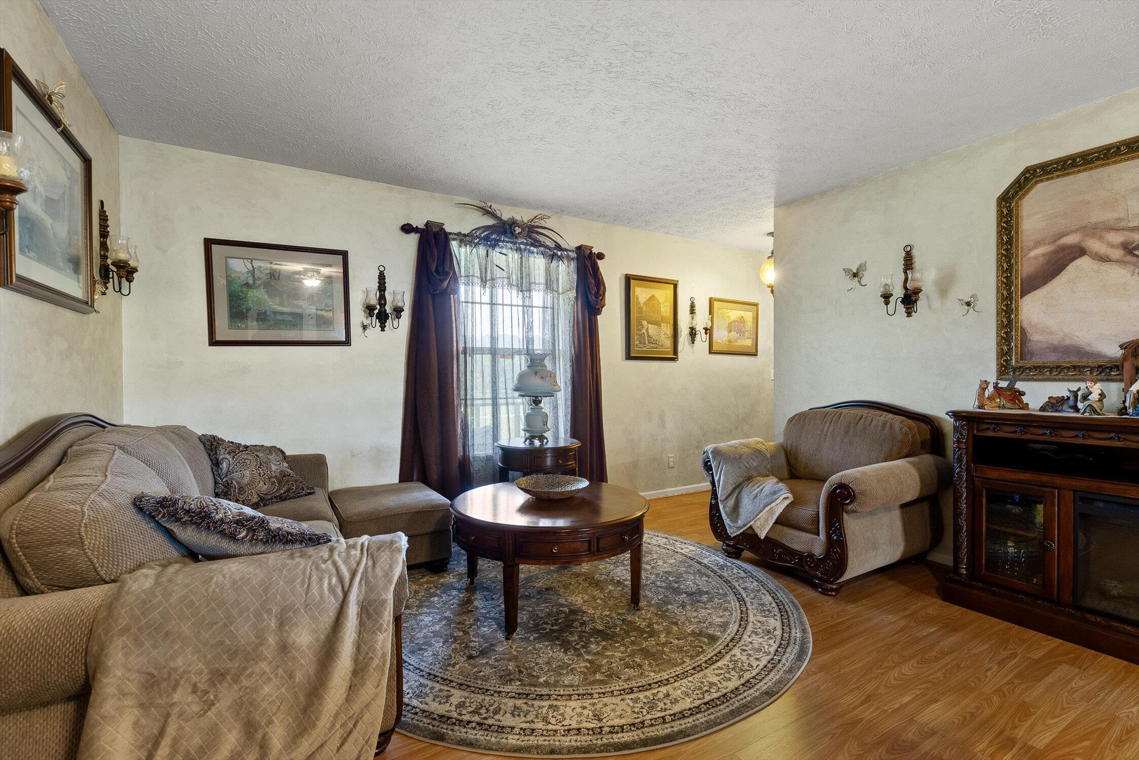 Lafayette, Georgia 30728, United States, 3 Bedrooms Bedrooms, ,2 BathroomsBathrooms,Residential,Active,197154