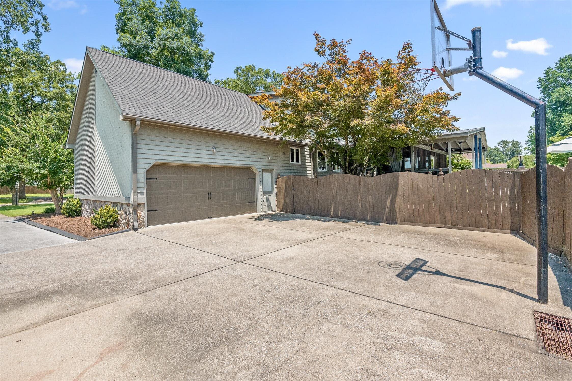 Hixson, Tennessee 37343, United States, 3 Bedrooms Bedrooms, ,3 BathroomsBathrooms,Residential,Contingent,158629