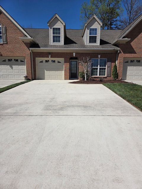 Townhouse For Sale - 7699 Lenox Trace Drive<br/> Hixson, TN 37343