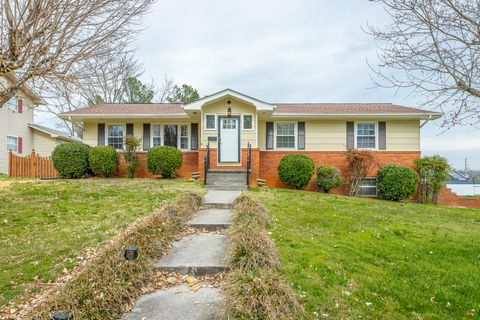 Photo of 7315 Kenmoor Terrace, Chattanooga, TN 37421 (MLS # 1534047)