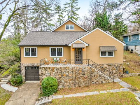 Photo of 709 Oxford Road, Chattanooga, TN 37405 (MLS # 1524848)