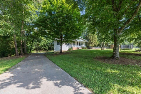 Homes For Sale - 860 Anchor Drive<br/> Lenoir City, TN 37771