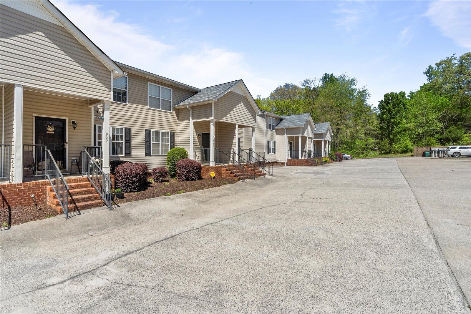 9051 Haileys Pond Drive, Ooltewah, Tennessee image 2
