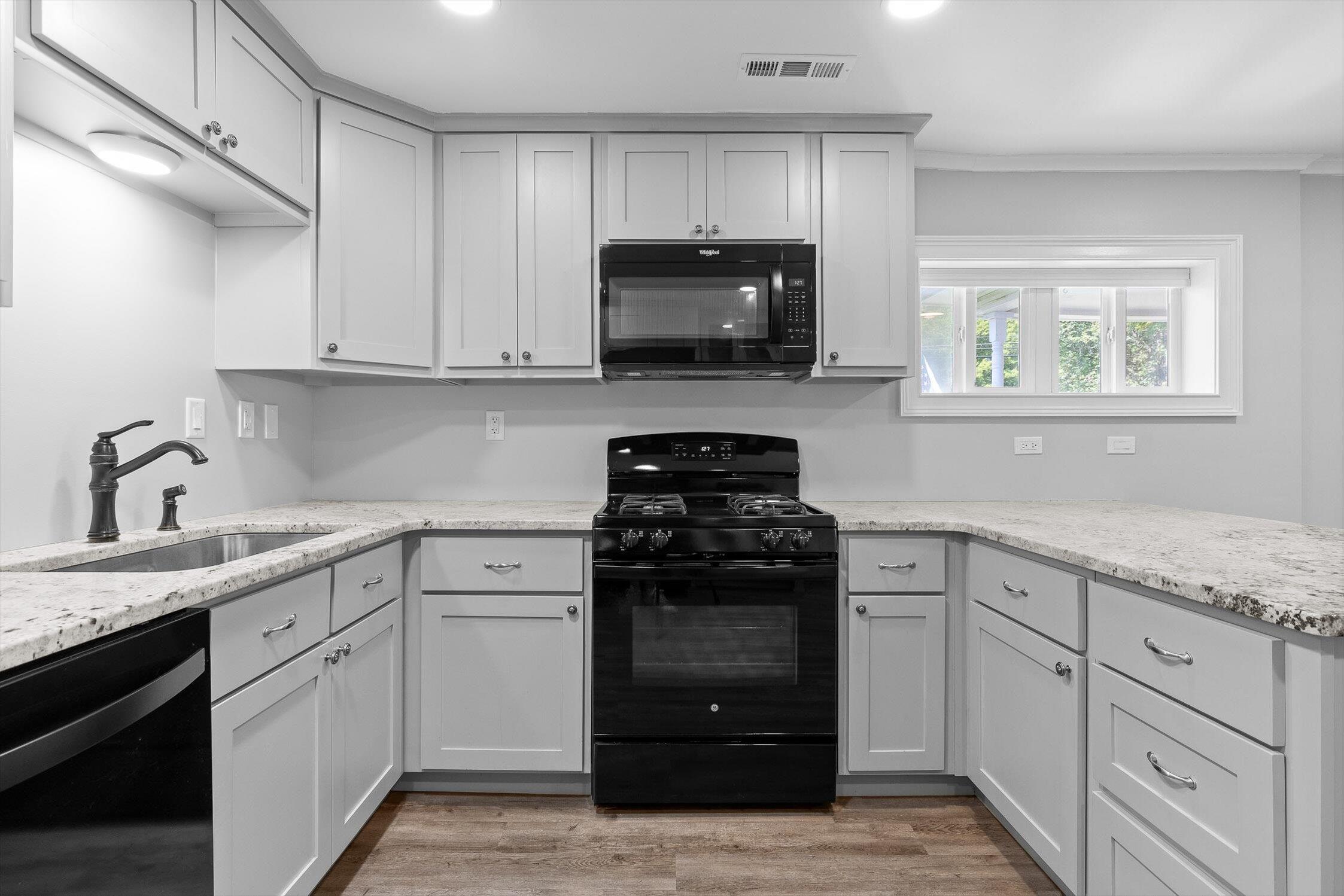 Chattanooga, Tennessee 37419, United States, 2 Bedrooms Bedrooms, ,1 BathroomBathrooms,Residential,Pending,209162