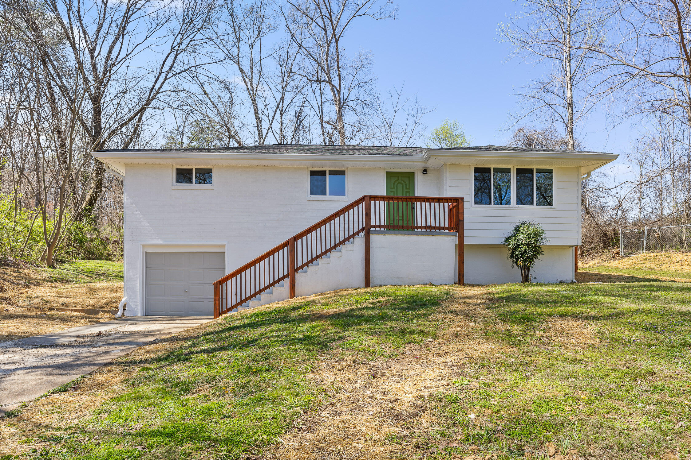 746 Roberta Drive, Rossville, Georgia image 1