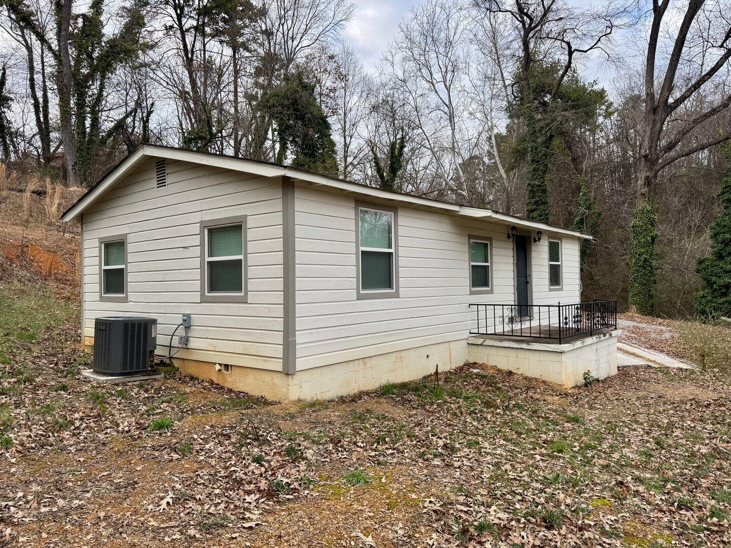 Photo 1 of 18 — 975 Beason Drive, Chattanooga, TN 37405