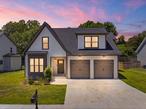 Photo of 8906 Silver Maple Drive, Ooltewah, TN 37363 (MLS # 1535131)