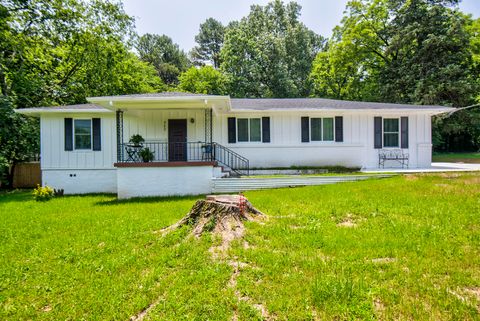 Homes For Sale - 717 W James Avenue<br/> Rossville, GA 30741