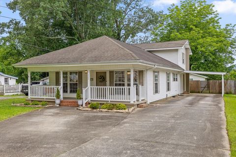 Photo of 420 S Houston Street, Scottsboro, AL 35768 (MLS # 1535610)