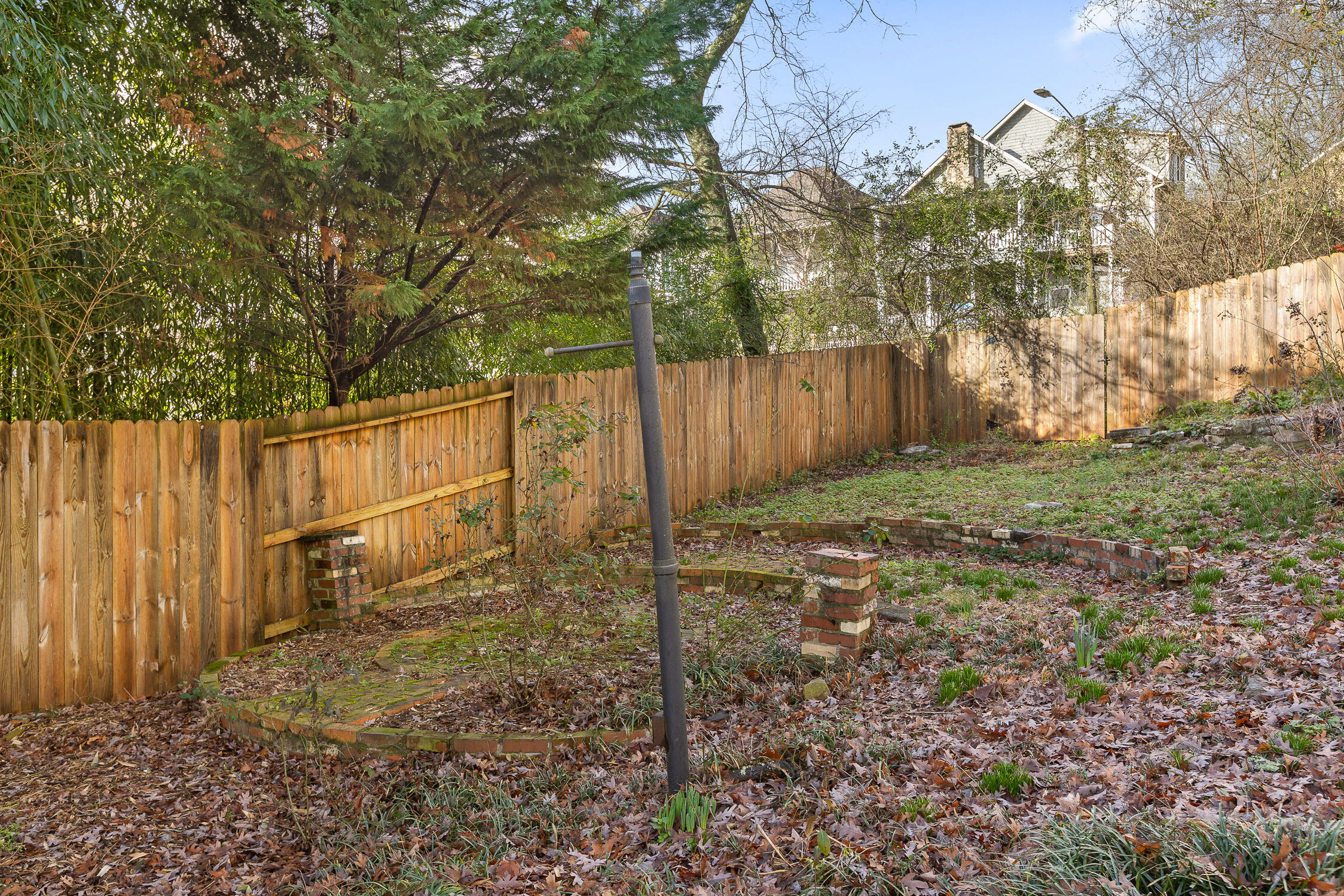 Chattanooga, Tennessee 37405, United States, 2 Bedrooms Bedrooms, ,2 BathroomsBathrooms,Residential,Contingent,4402