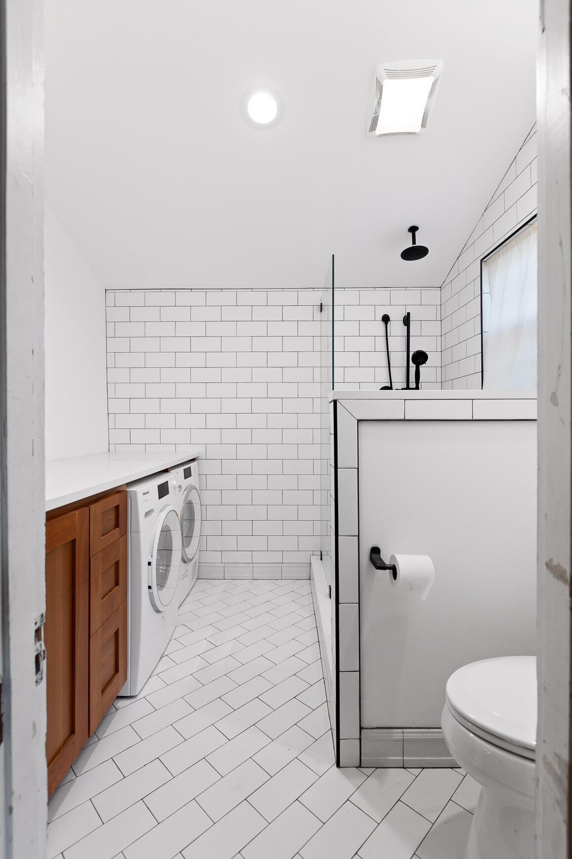 Chattanooga, Tennessee 37405, United States, 2 Bedrooms Bedrooms, ,2 BathroomsBathrooms,Residential,Contingent,4402