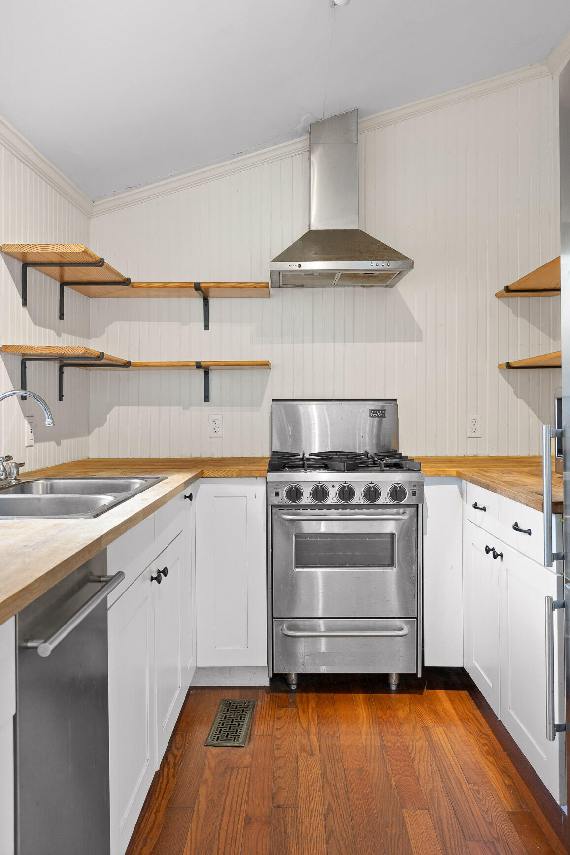 Chattanooga, Tennessee 37405, United States, 2 Bedrooms Bedrooms, ,2 BathroomsBathrooms,Residential,Contingent,4402