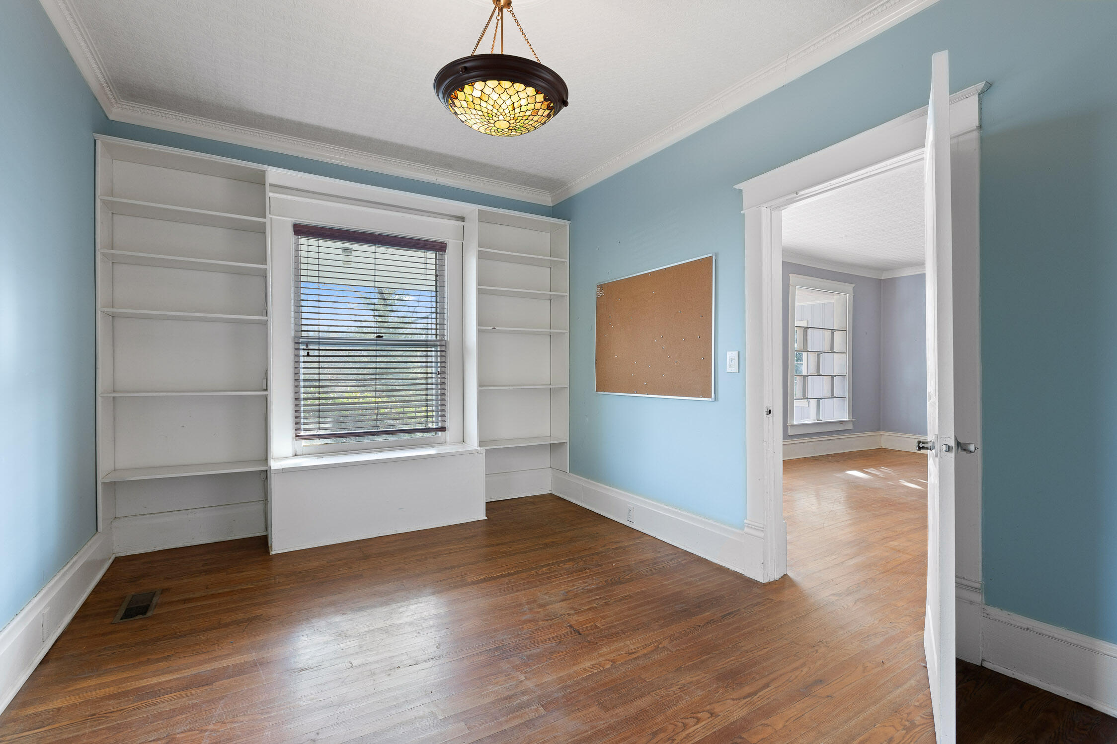 Chattanooga, Tennessee 37405, United States, 2 Bedrooms Bedrooms, ,2 BathroomsBathrooms,Residential,Contingent,4402