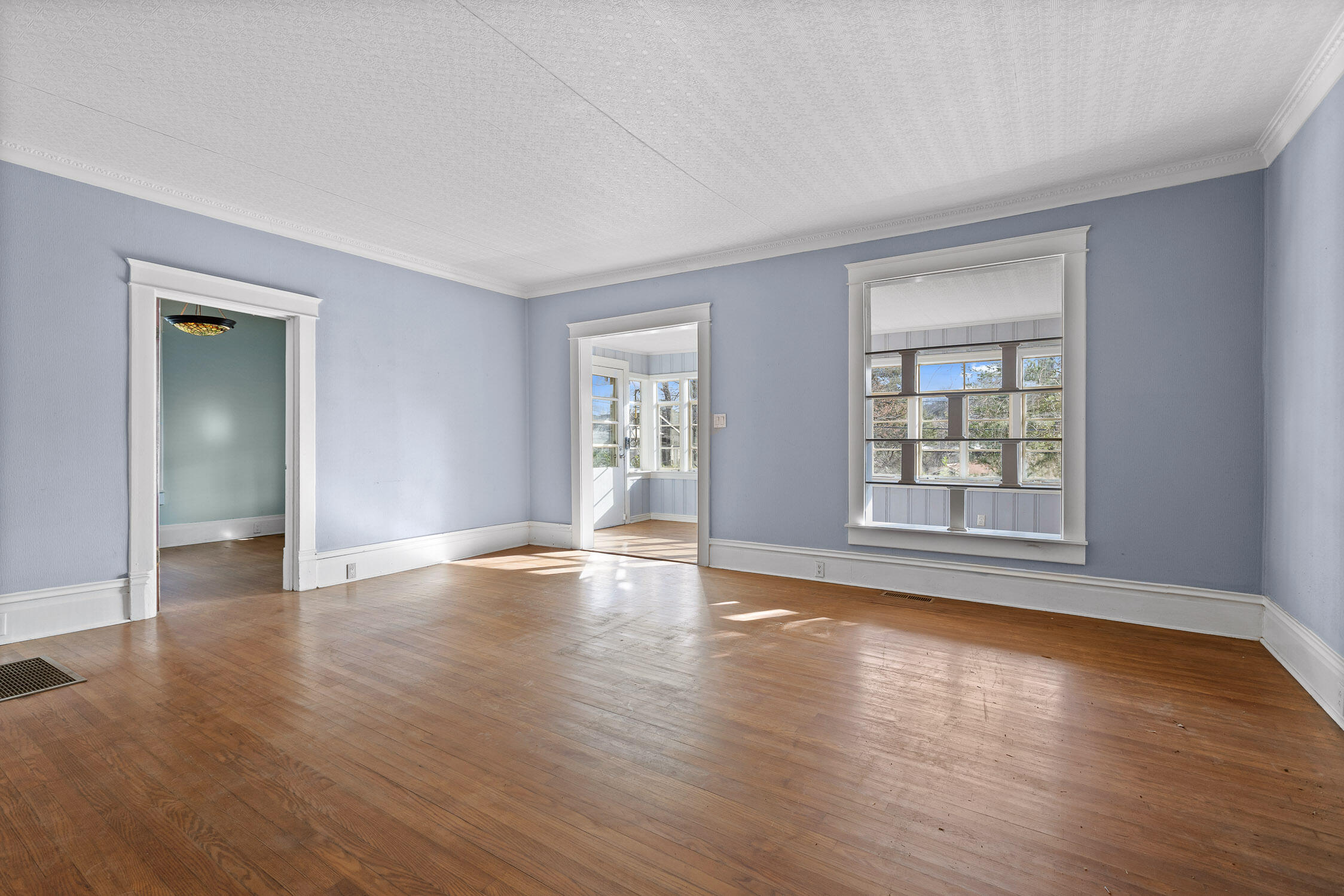 Chattanooga, Tennessee 37405, United States, 2 Bedrooms Bedrooms, ,2 BathroomsBathrooms,Residential,Contingent,4402