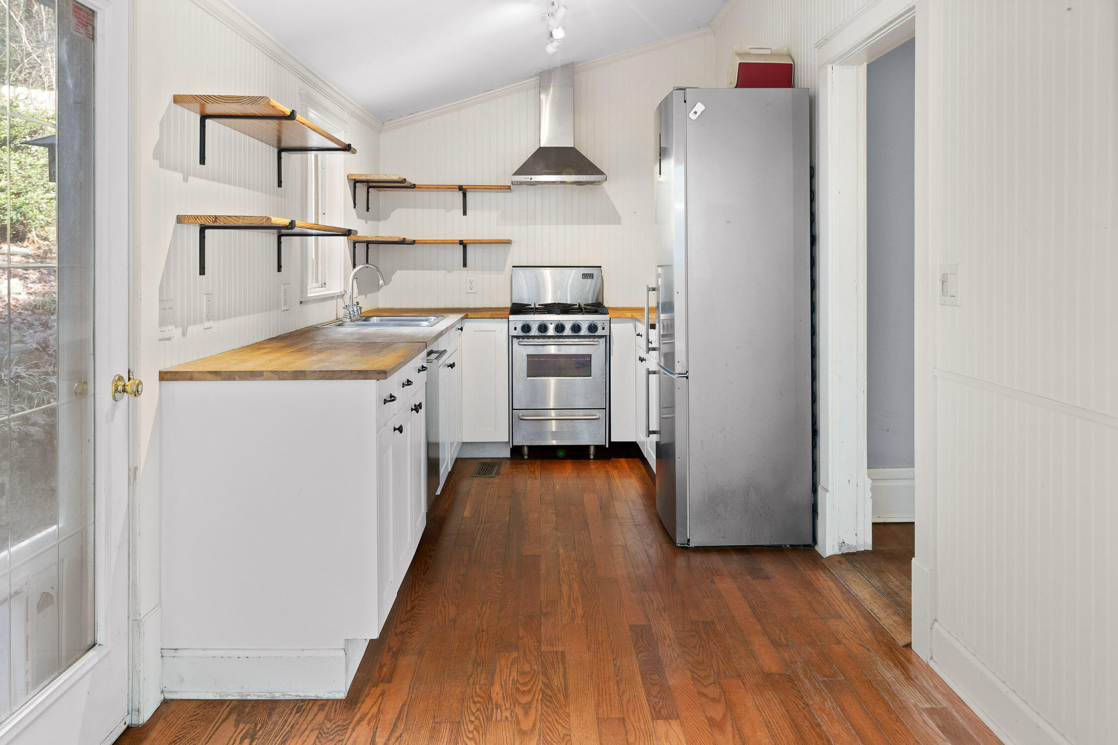 Chattanooga, Tennessee 37405, United States, 2 Bedrooms Bedrooms, ,2 BathroomsBathrooms,Residential,Contingent,4402