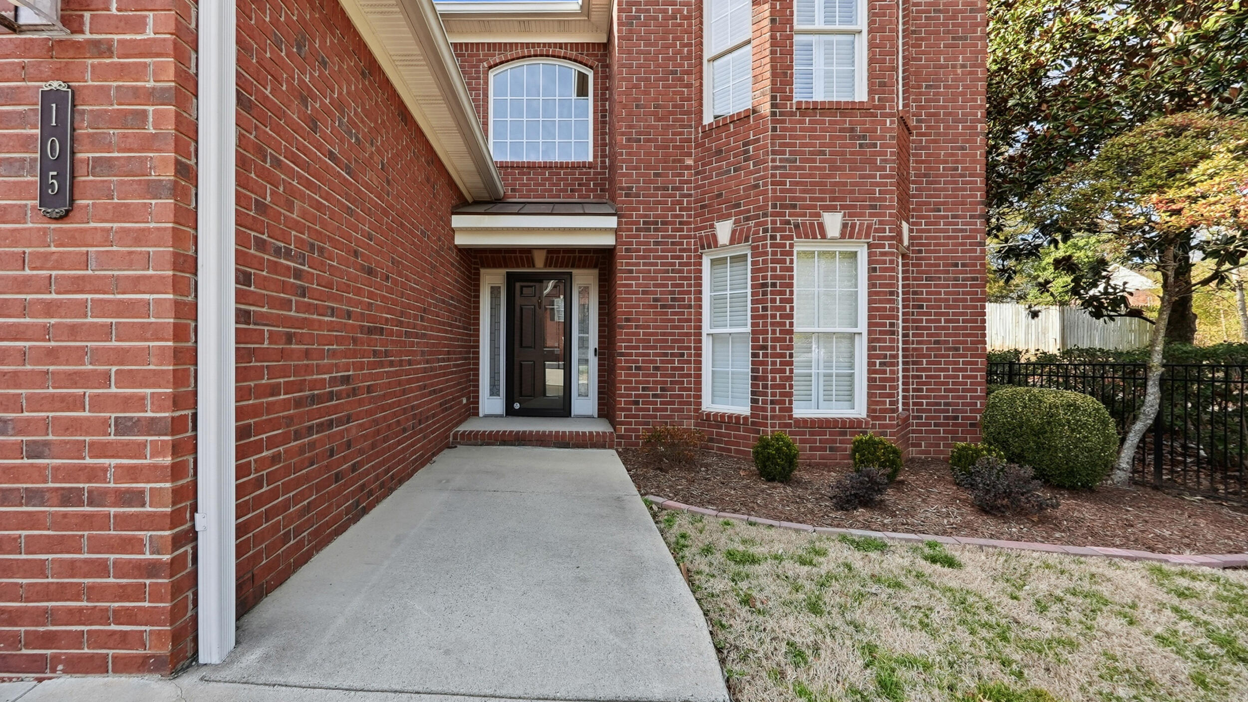 105 Overbriar Drive NE