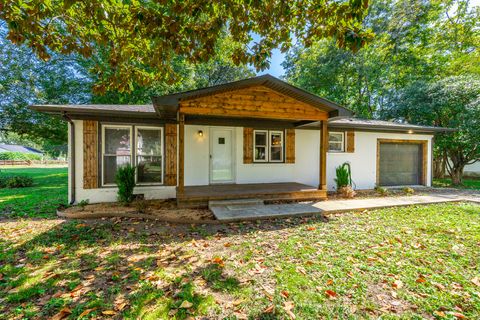 Photo of 1807 Hamilton Avenue, South Pittsburg, TN 37380 (MLS # 1521831)