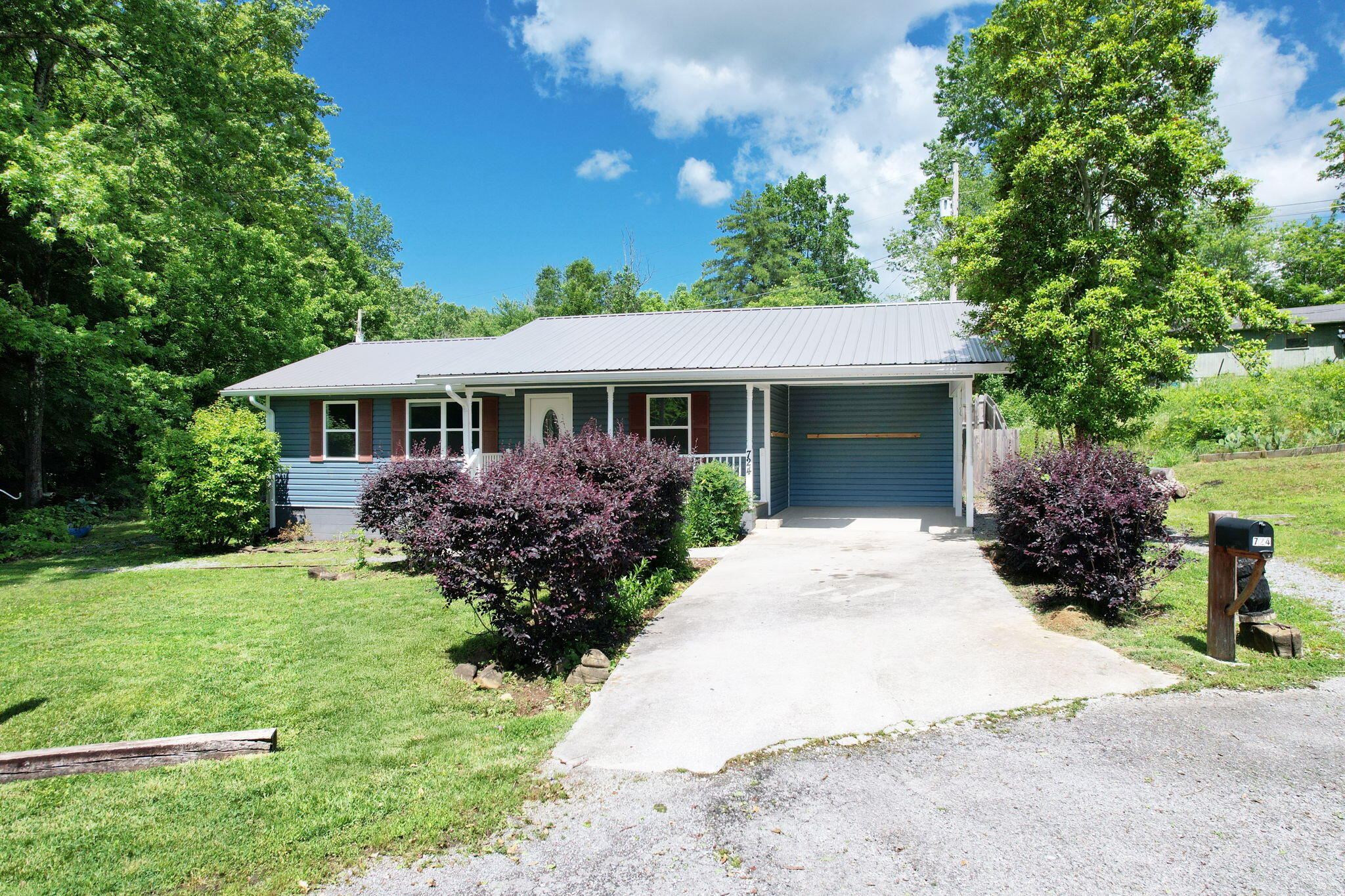 724 Sequoya Lane, Etowah, Tennessee image 2