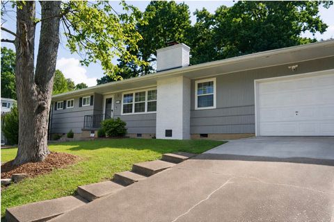 Photo of 1910 Honeycut Lane, Chattanooga, TN 37412 (MLS # 1539029)