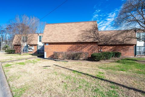 Tiny photo for 900 Mountain Creek Road, Chattanooga, TN 37405 (MLS # 1525866)