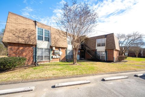 Photo of 900 Mountain Creek Road, Chattanooga, TN 37405 (MLS # 1525866)