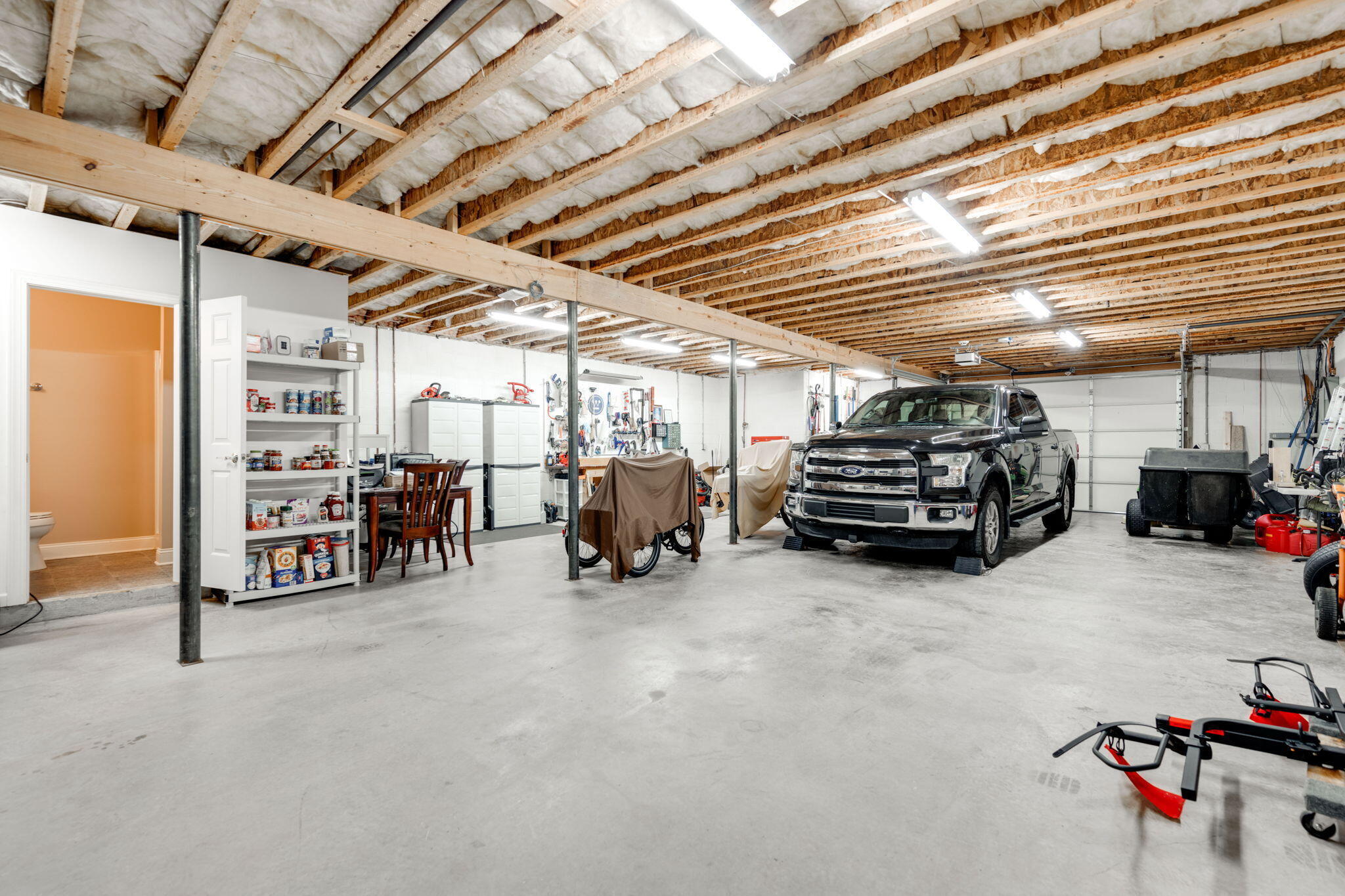 Hixson, Tennessee 37343, United States, 4 Bedrooms Bedrooms, ,4 BathroomsBathrooms,Residential,Pending,22261