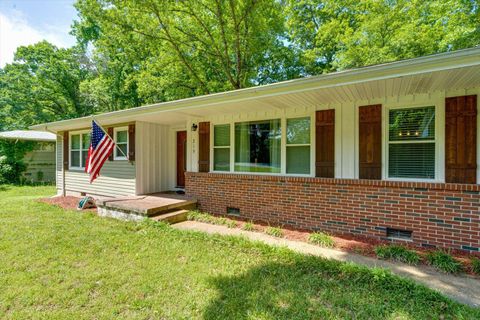 Photo of 215 Timberlinks Drive, Signal Mountain, TN 37377 (MLS # 1534740)