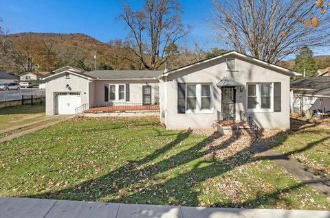 Photo of 606 Holly Avenue, South Pittsburg, TN 37380 (MLS # 1524055)