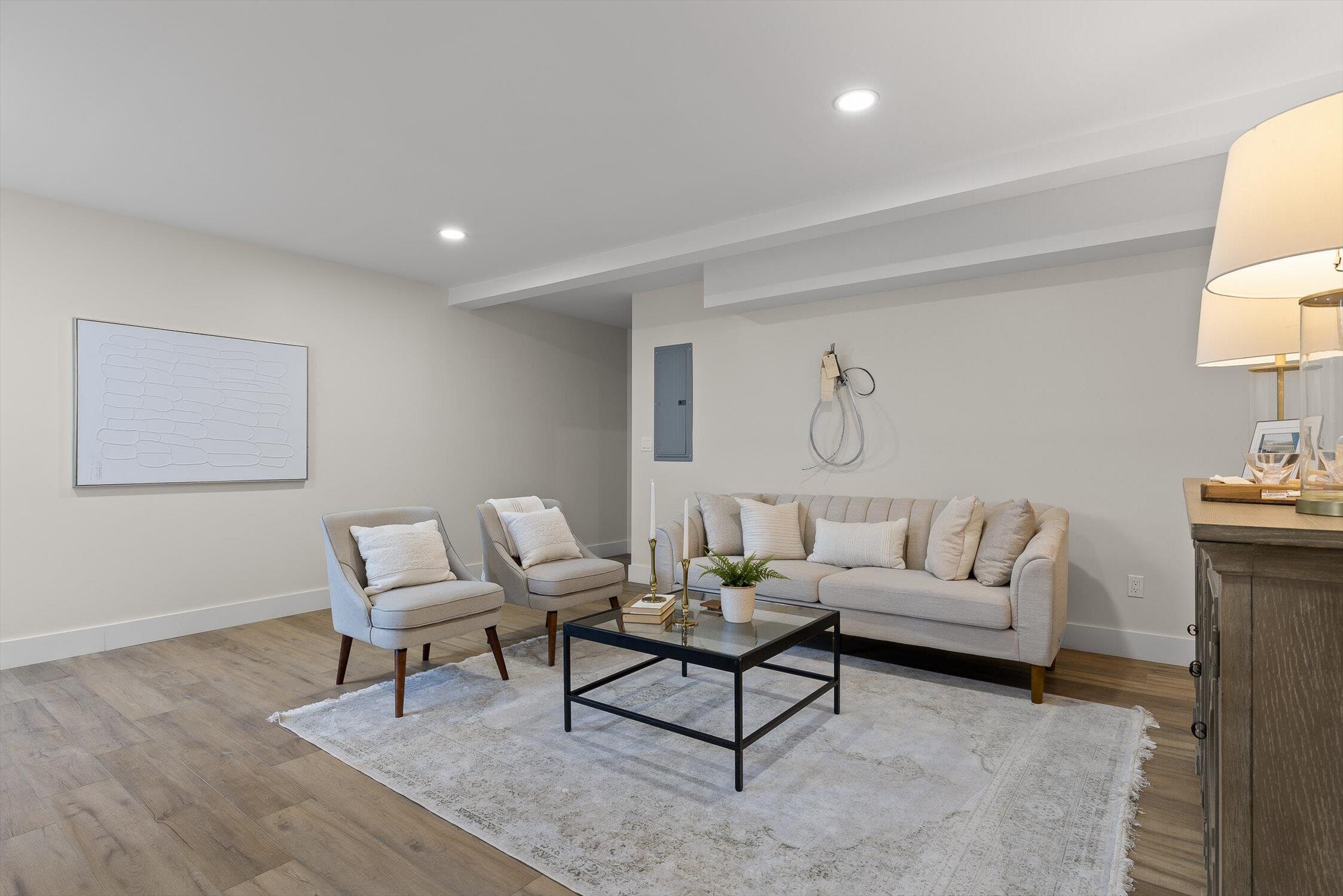 Chattanooga, Tennessee 37409, United States, 4 Bedrooms Bedrooms, ,3 BathroomsBathrooms,Residential,Contingent,137514