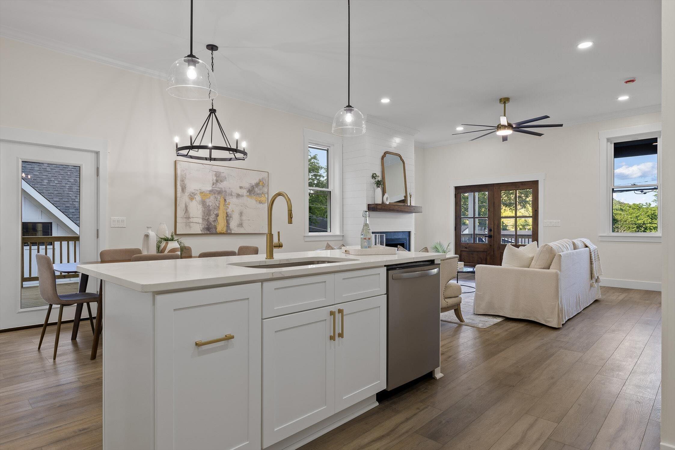 Chattanooga, Tennessee 37409, United States, 4 Bedrooms Bedrooms, ,3 BathroomsBathrooms,Residential,Contingent,137514