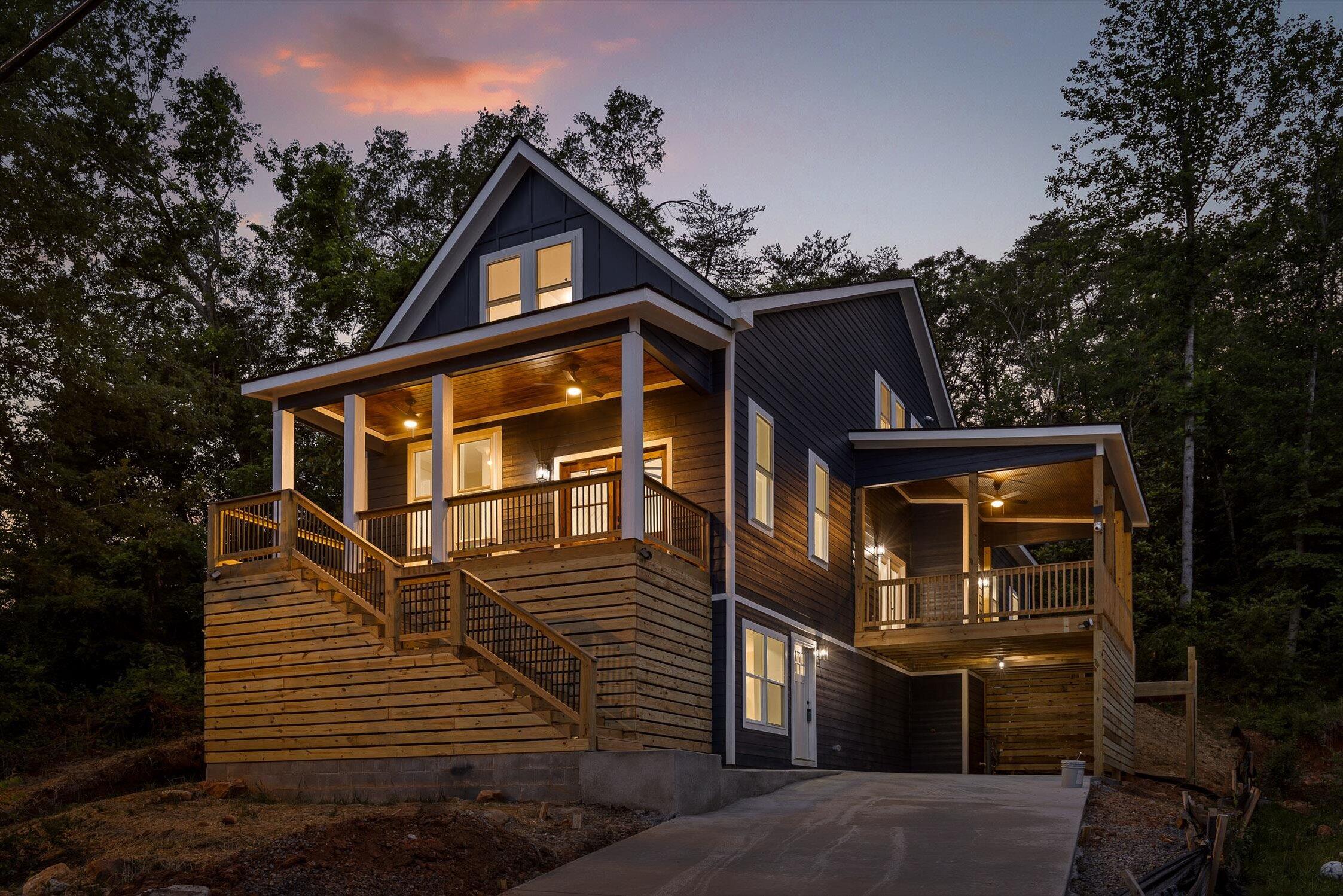 Chattanooga, Tennessee 37409, United States, 4 Bedrooms Bedrooms, ,3 BathroomsBathrooms,Residential,Contingent,137514