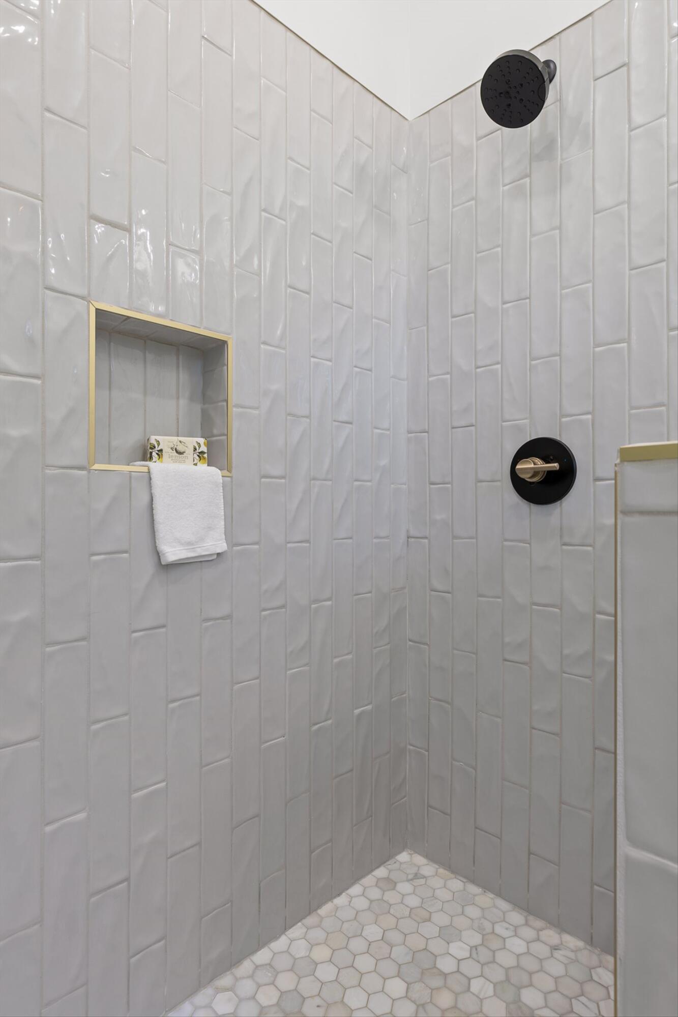 Chattanooga, Tennessee 37409, United States, 4 Bedrooms Bedrooms, ,3 BathroomsBathrooms,Residential,Contingent,137514