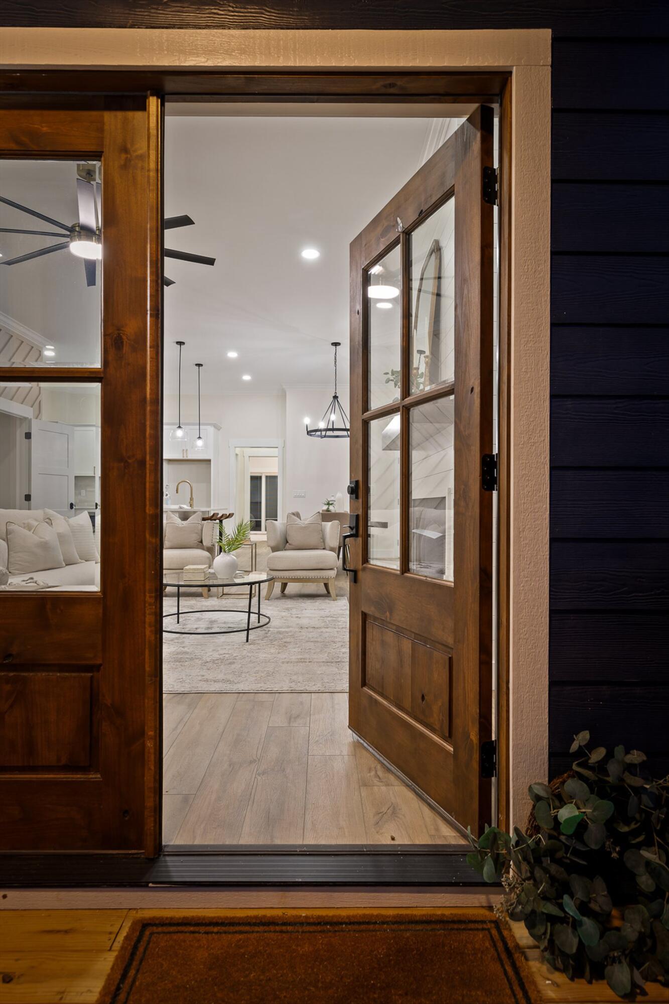 Chattanooga, Tennessee 37409, United States, 4 Bedrooms Bedrooms, ,3 BathroomsBathrooms,Residential,Contingent,137514