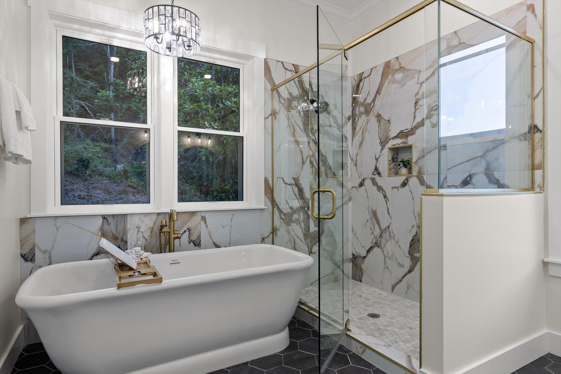 Chattanooga, Tennessee 37409, United States, 4 Bedrooms Bedrooms, ,3 BathroomsBathrooms,Residential,Contingent,137514