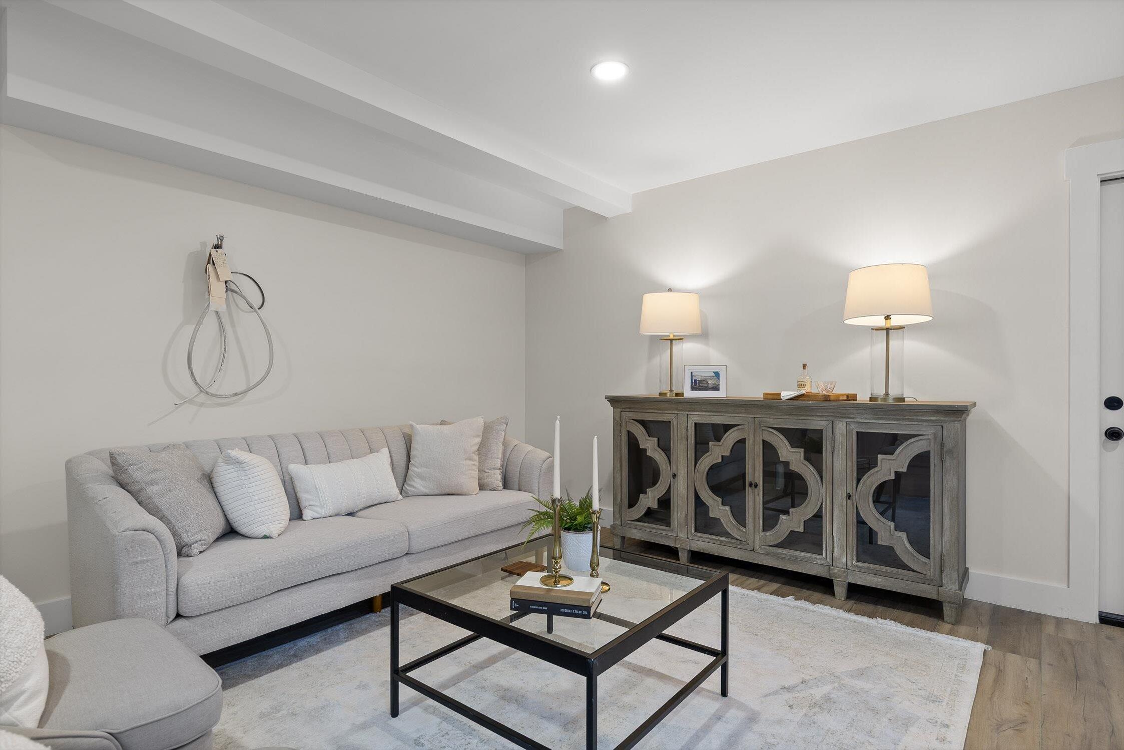 Chattanooga, Tennessee 37409, United States, 4 Bedrooms Bedrooms, ,3 BathroomsBathrooms,Residential,Contingent,137514